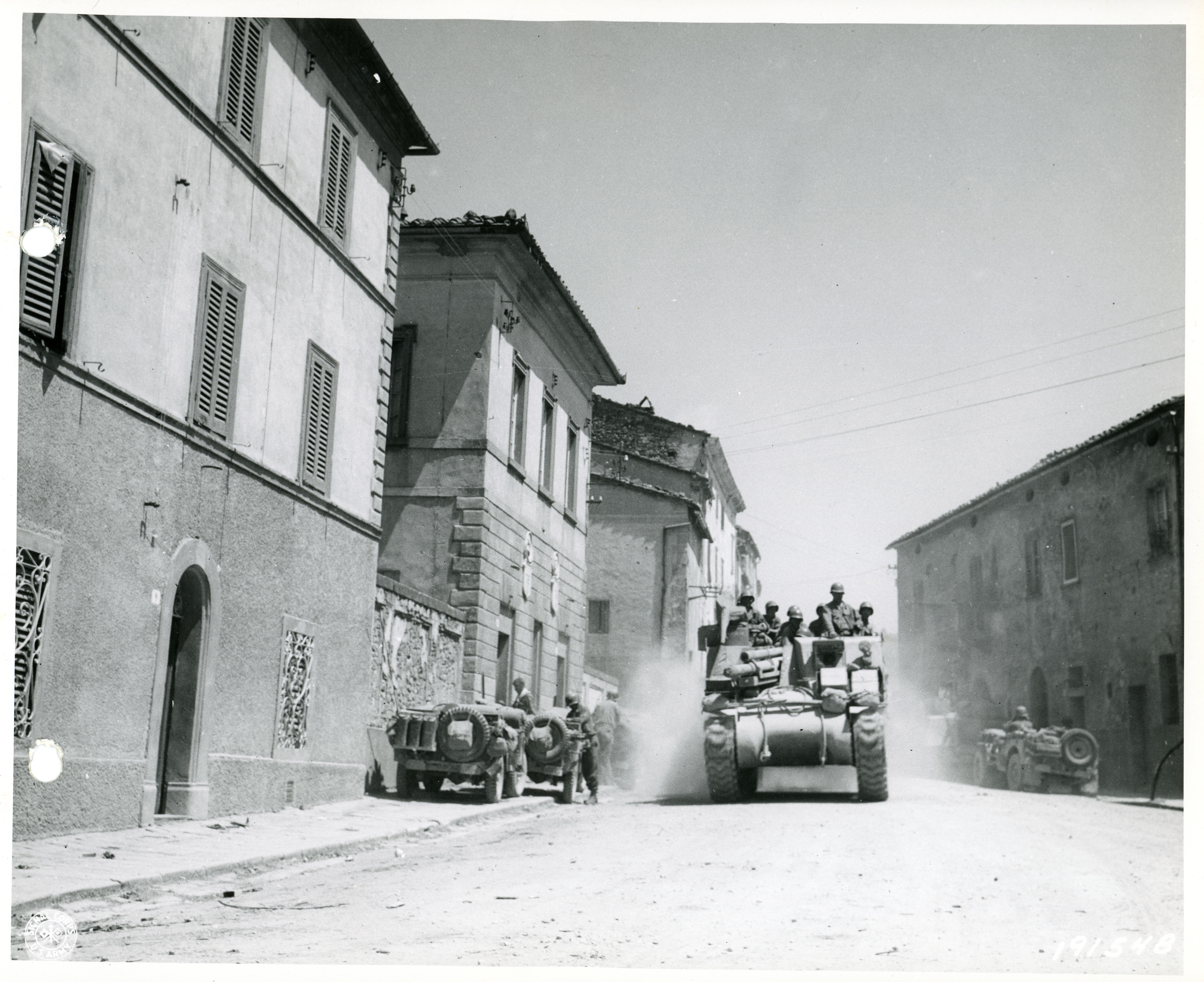 A M-7 Priest rockes through Chiusdino